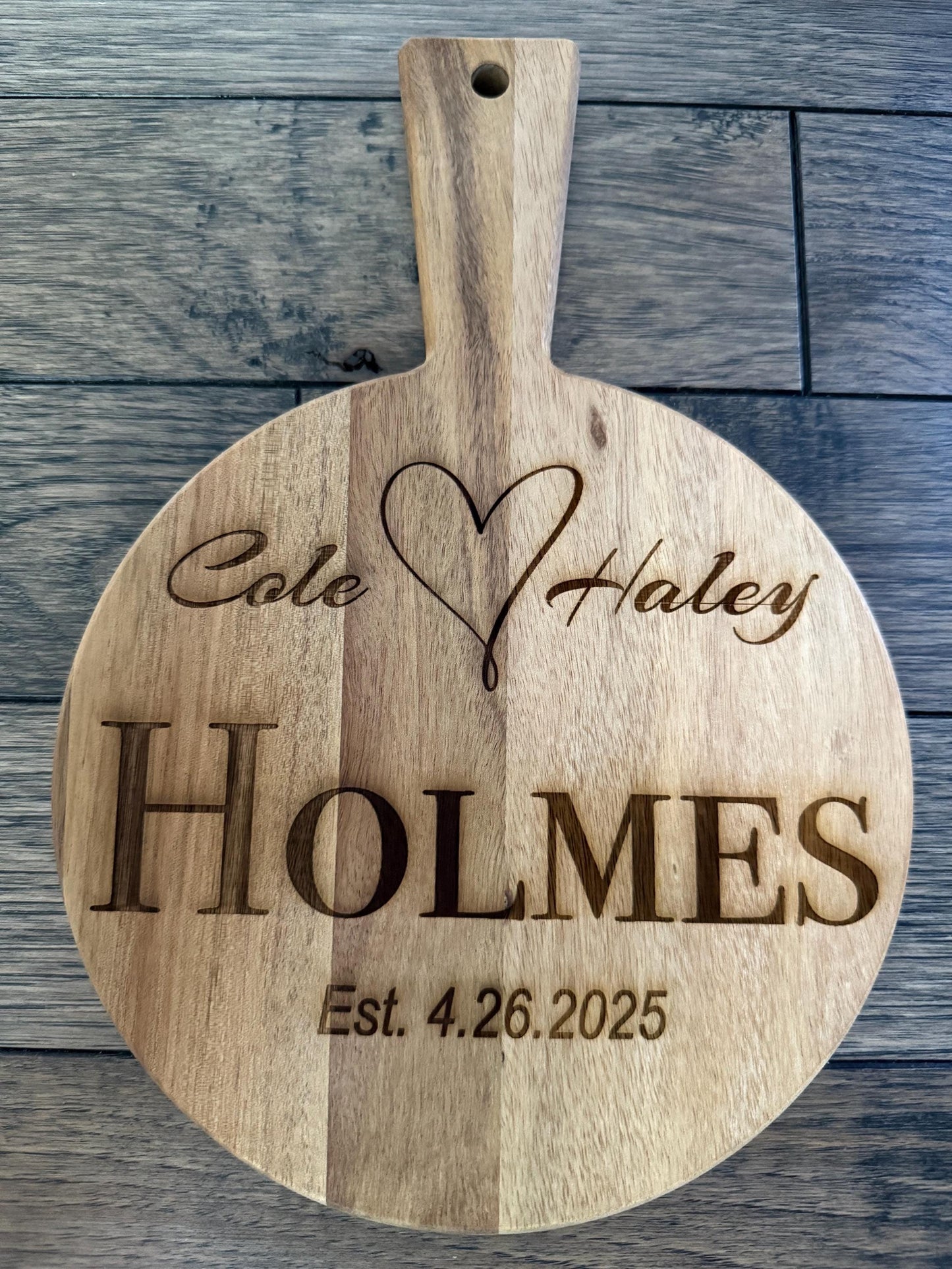 Personalized Acacia Wood Cutting Board with Handle β 8β Round Cheese, Pizza, Charcuterie or Wedding Gift β Custom Engraved Board